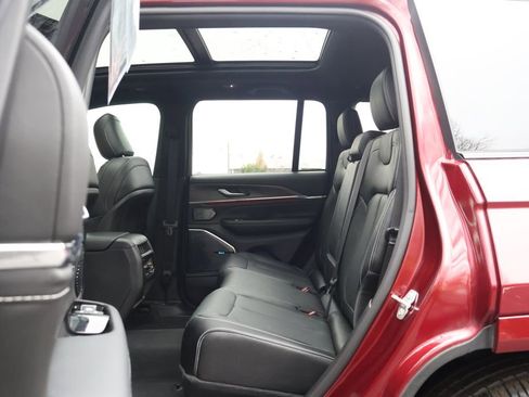 Used 2024 Jeep Grand Cherokee Overland image 43