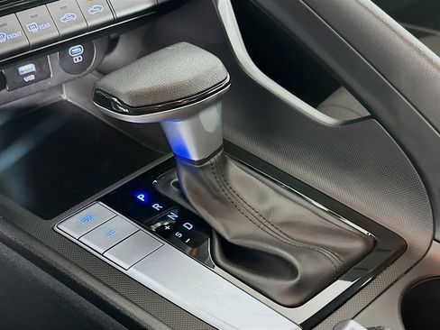 Used 2024 Hyundai Elantra SEL image 25