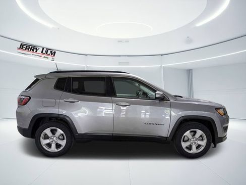 Used 2020 Jeep Compass Latitude FWD image 2