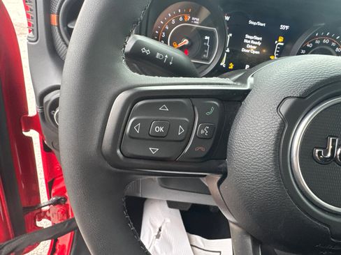 Used 2025 Jeep Gladiator Mojave w/ Safety Group image 23