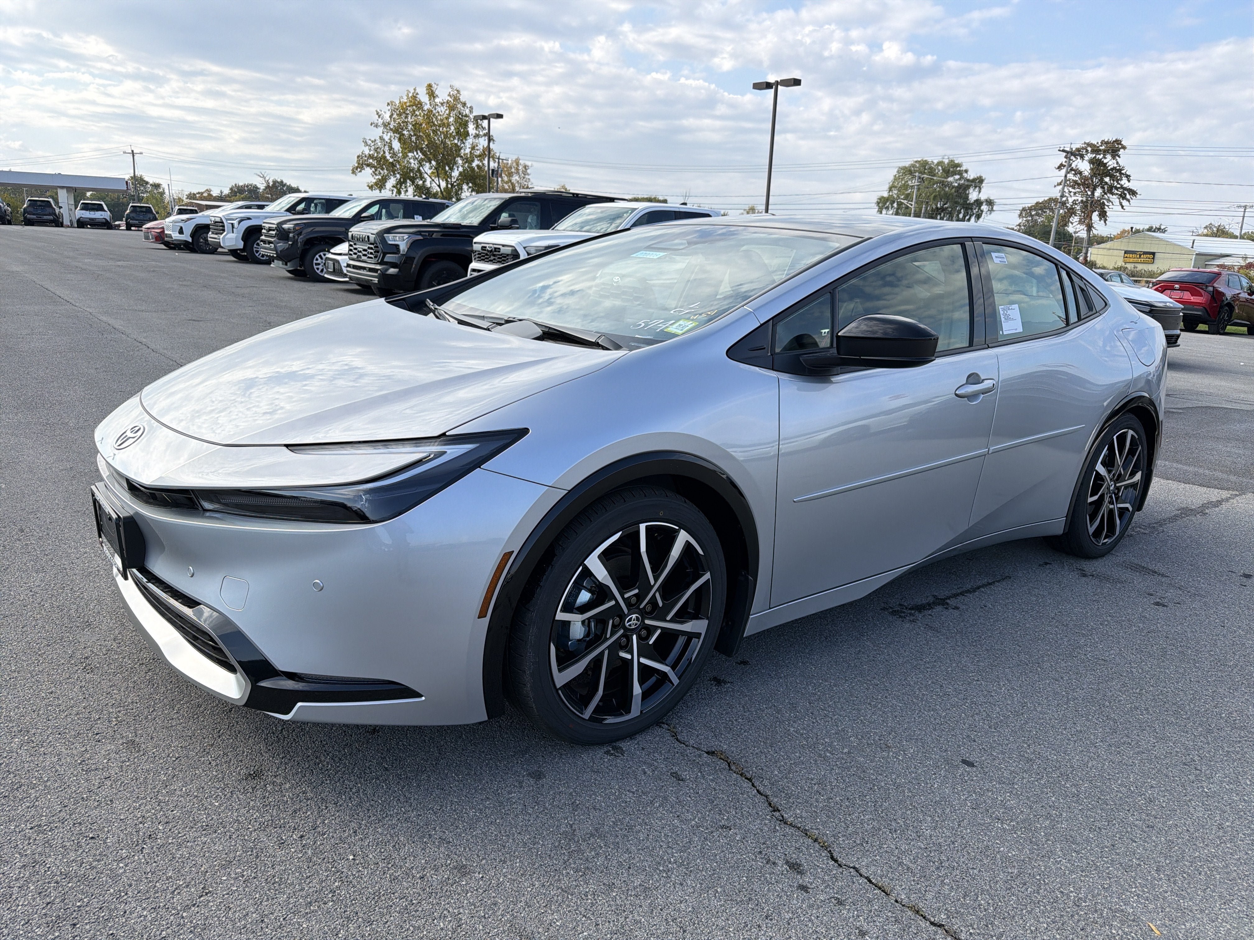 New 2027 Toyota Prius Plug-In Hybrid FWD image 4