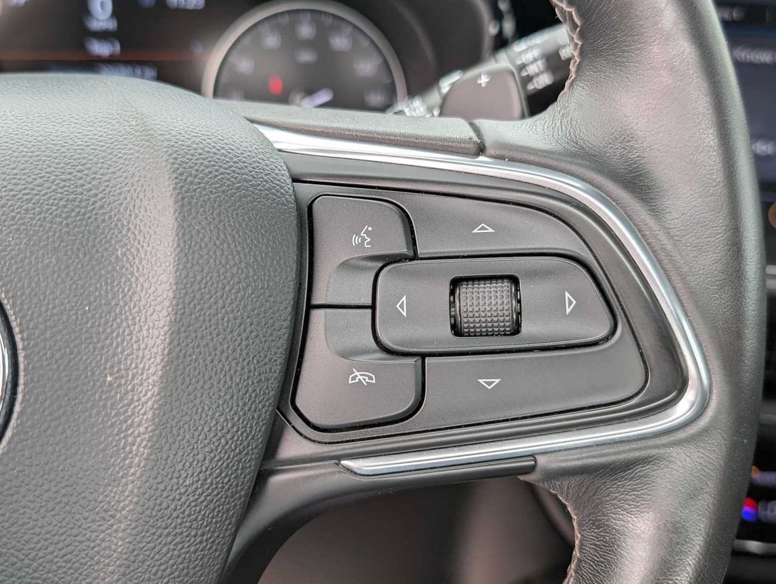 Certified 2021 Buick Envision Essence AWD/4WD image 36