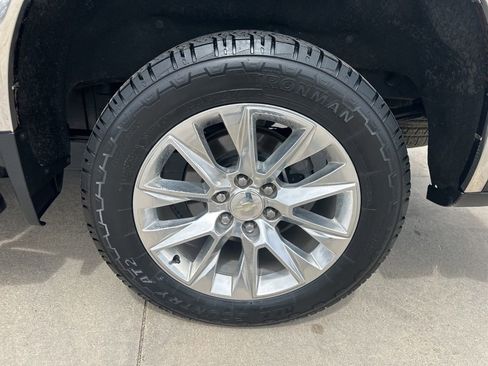 Used 2019 Chevrolet Silverado 1500 LTZ AWD/4WD image 34