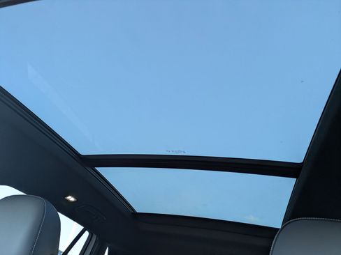 Used 2025 Volkswagen Tiguan SE R-Line image 12