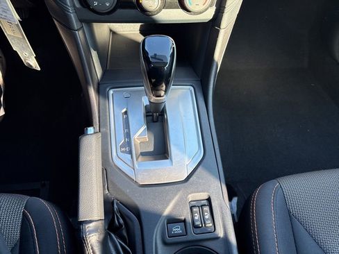 Used 2018 Subaru Crosstrek 2.0i Premium image 18