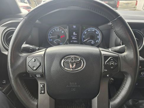 Used 2017 Toyota Tacoma TRD Off-Road w/ Tow Package image 25