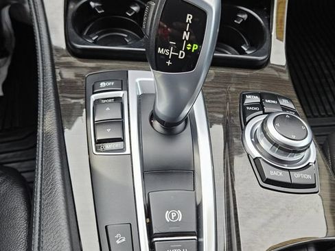 Used 2013 BMW 528i xDrive Sedan AWD/4WD image 25