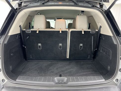 Used 2022 Nissan Pathfinder SV w/ SV Black Package image 23