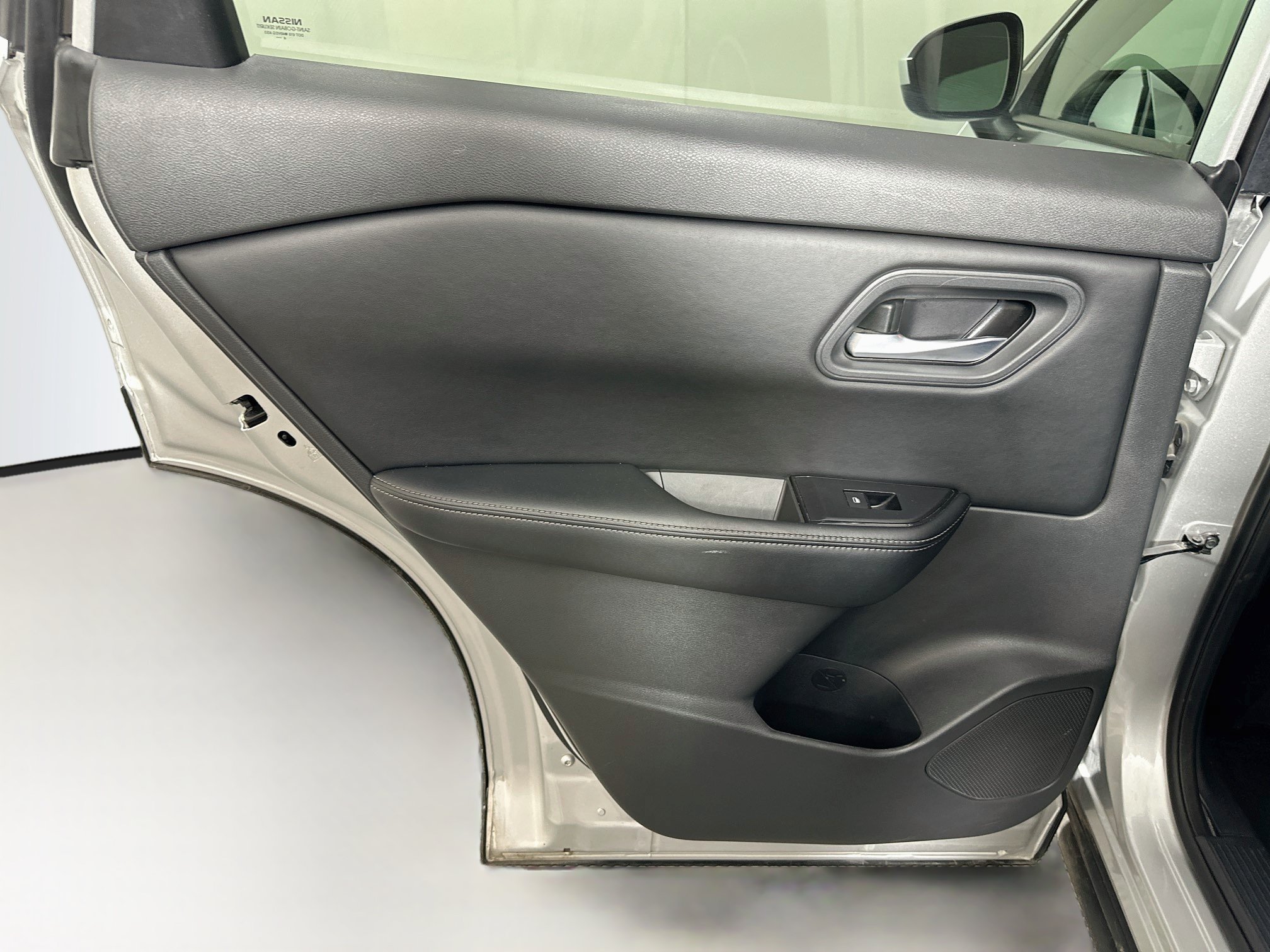 Used 2025 Nissan Rogue SV FWD image 25