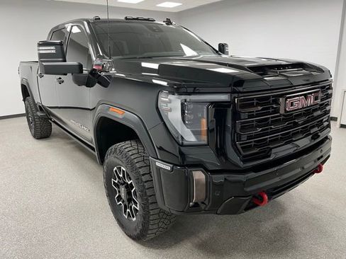 Used 2024 GMC Sierra 2500 AT4X AWD/4WD image 4