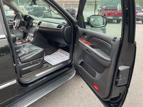 Used 2008 Cadillac Escalade AWD image 29