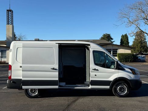 Used 2018 Ford Transit 250 148 Medium Roof image 22