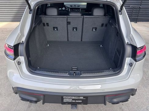 Certified 2024 Porsche Macan image 27
