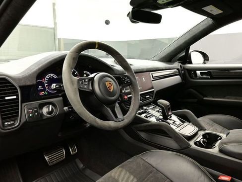 Certified 2022 Porsche Cayenne Turbo GT AWD/4WD image 4