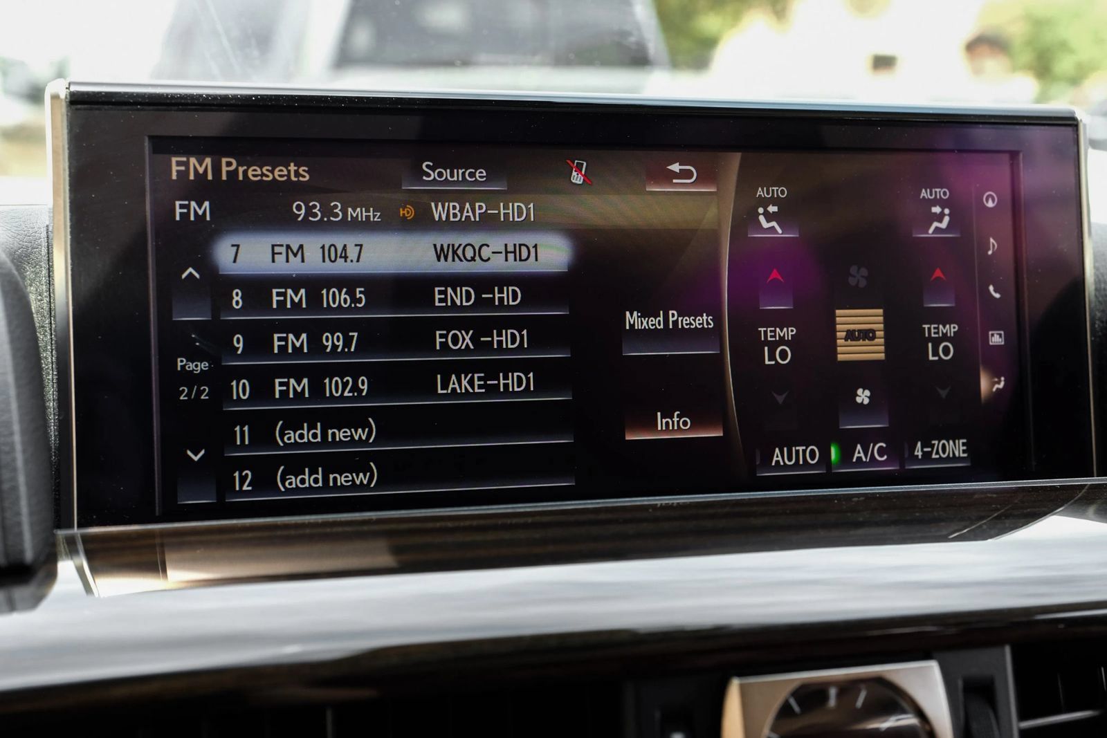 Used 2021 Lexus LX 570 4WD w/ Luxury Package image 28