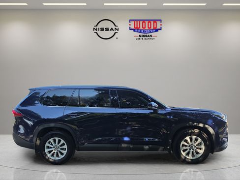 Used 2024 Toyota Grand Highlander AWD image 2