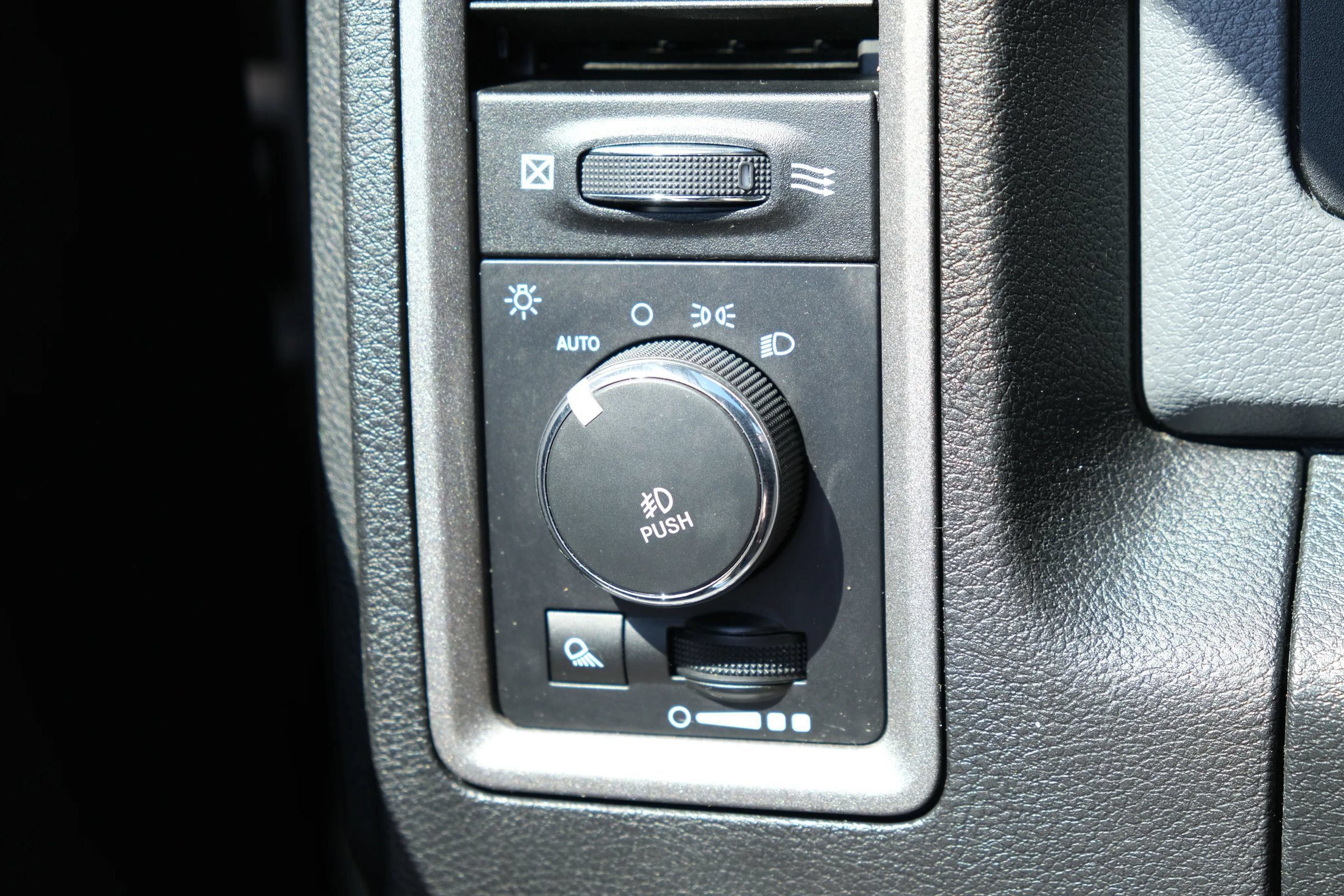 Used 2017 RAM 1500 Express AWD/4WD image 33