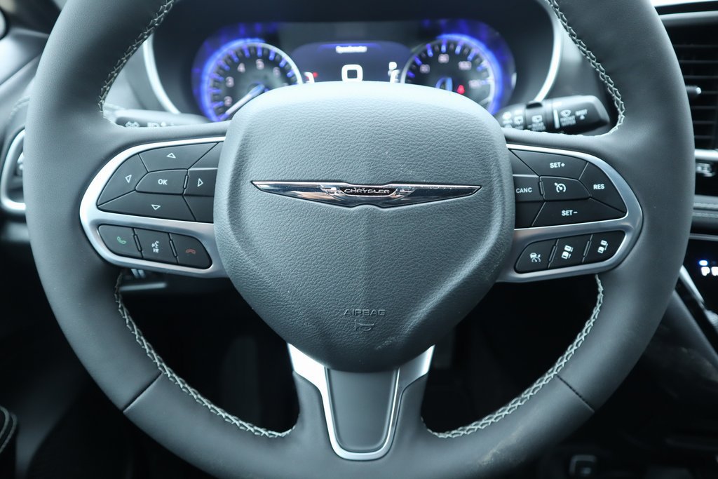 New 2026 Chrysler Pacifica Select AWD/4WD image 3