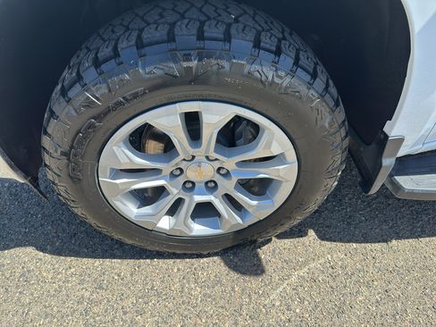 Used 2022 Chevrolet Silverado 1500 LTZ AWD/4WD image 35