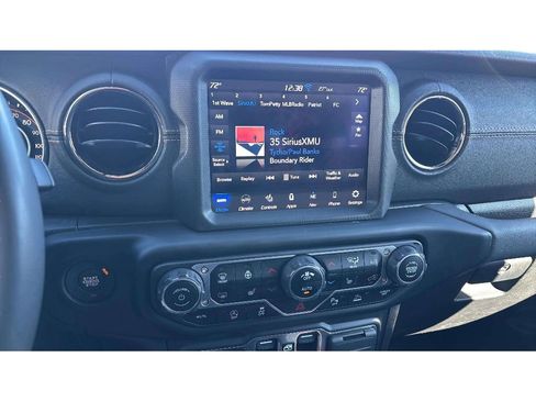 Used 2023 Jeep Gladiator Overland image 17