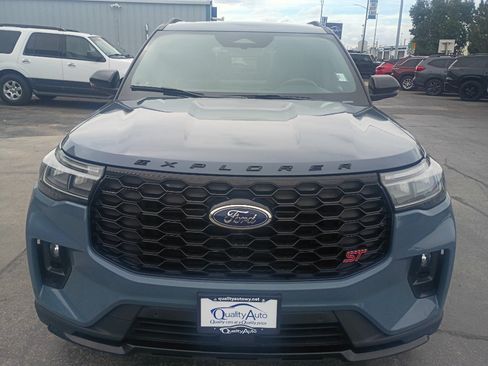 Used 2025 Ford Explorer ST AWD/4WD image 3