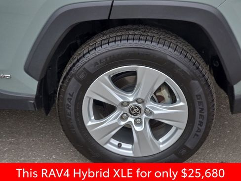 Used 2021 Toyota RAV4 XLE image 40