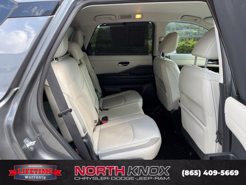Used 2022 Nissan Pathfinder SL w/ SL Black Package AWD/4WD image 21