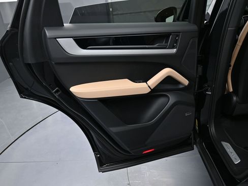New 2026 Porsche Cayenne image 22