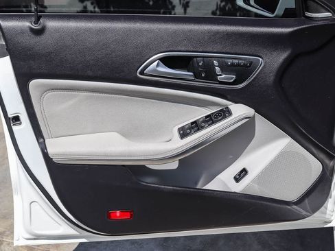 Used 2018 Mercedes-Benz CLA 250 image 21
