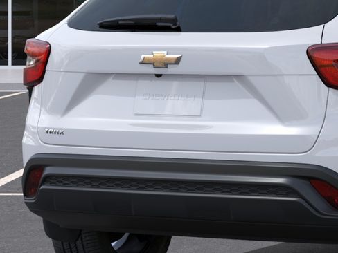 New 2026 Chevrolet Trax LS w/ LS Convenience Package FWD image 14