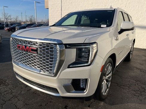 Used 2023 GMC Yukon Denali w/ Denali Reserve Package image 3