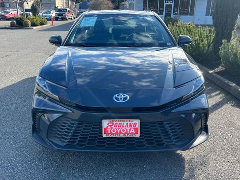 Used 2025 Toyota Camry SE w/ Multimedia Upgrade Package image 5