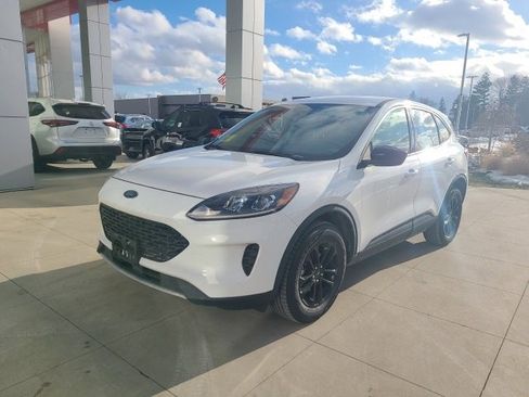 Used 2020 Ford Escape SE Sport image 3
