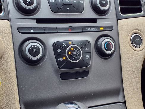 Used 2017 Ford Taurus SE image 10