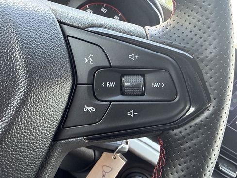 Used 2025 Chevrolet Trax RS w/ Driver Confidence Package FWD image 20