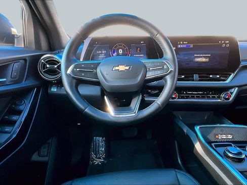 Used 2026 Chevrolet Equinox LT w/ Convenience Package II FWD image 6