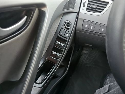 Used 2014 Hyundai Elantra Limited image 19