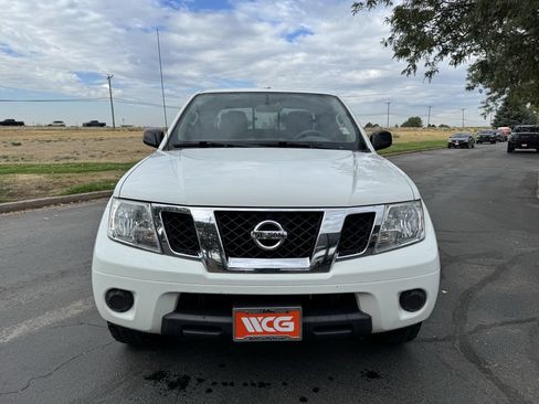 Used 2017 Nissan Frontier SV AWD/4WD image 2