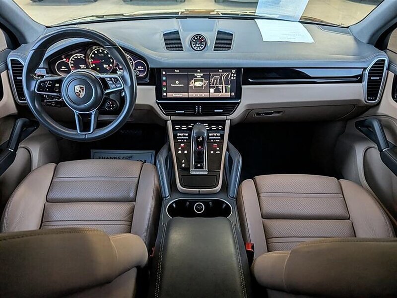 Used 2023 Porsche Cayenne w/ Premium Package AWD/4WD image 3