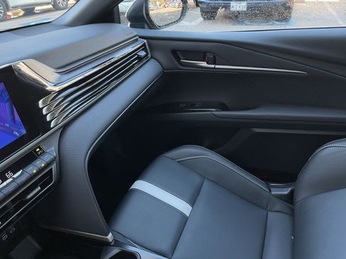 Used 2025 Toyota Camry SE image 36