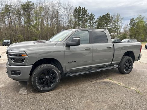 Used 2025 RAM 2500 Laramie w/ Night Edition AWD/4WD image 6