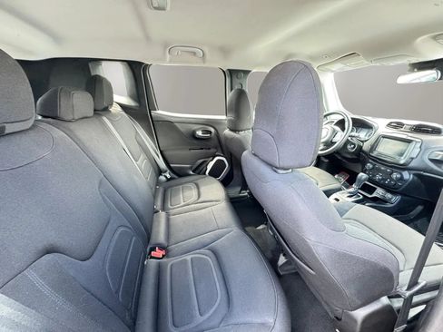 Used 2018 Jeep Renegade Latitude FWD image 13