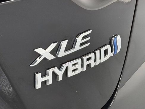 Used 2024 Toyota Corolla XLE image 6