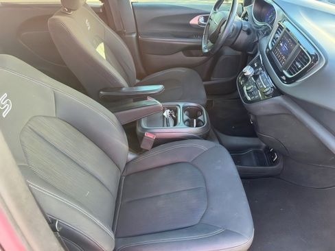Used 2018 Chrysler Pacifica Touring Plus w/ S Appearance Package image 11
