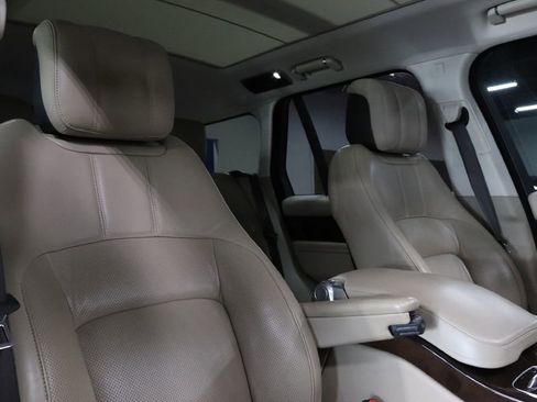 Used 2019 Land Rover Range Rover HSE image 32