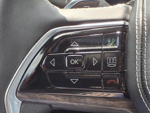 Used 2023 Jeep Grand Cherokee Overland RWD image 16