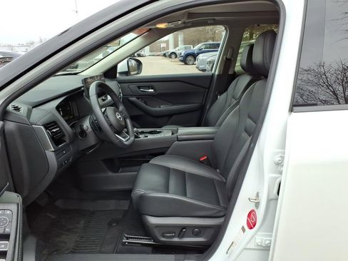 Certified 2024 Nissan Rogue SL w/ SL Premium Package FWD image 4
