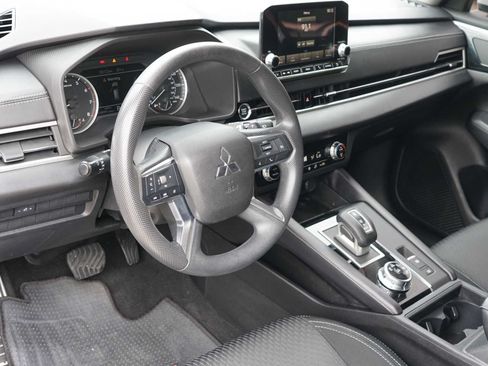 Used 2022 Mitsubishi Outlander ES FWD image 8