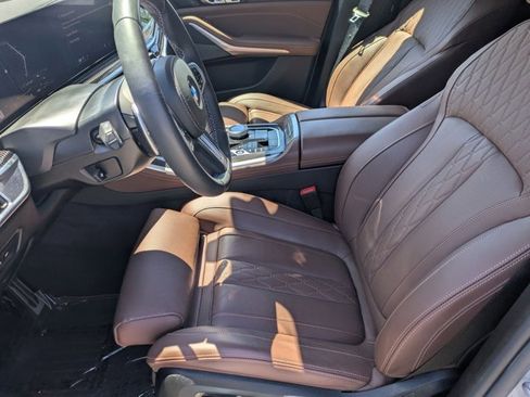 Used 2025 BMW X5 M60i w/ Executive Package image 15