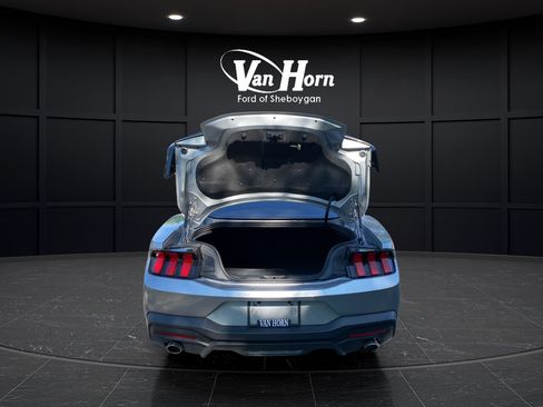 Used 2024 Ford Mustang GT RWD image 9